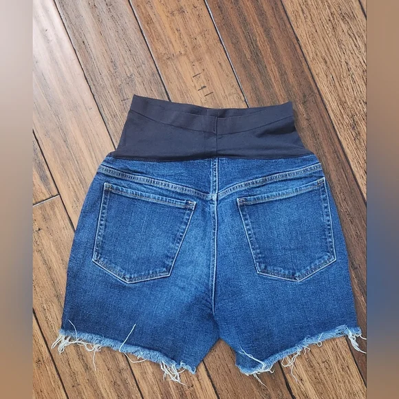 Old Navy Maternity Full Panel Shorts size 14 - Picture 3 of 4